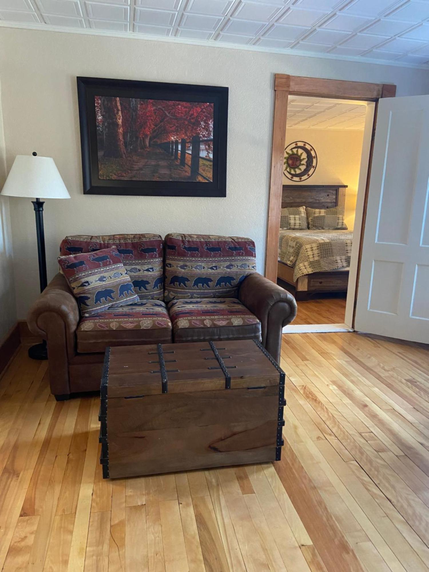 Tavern - Country Suite Newport ภายนอก รูปภาพ