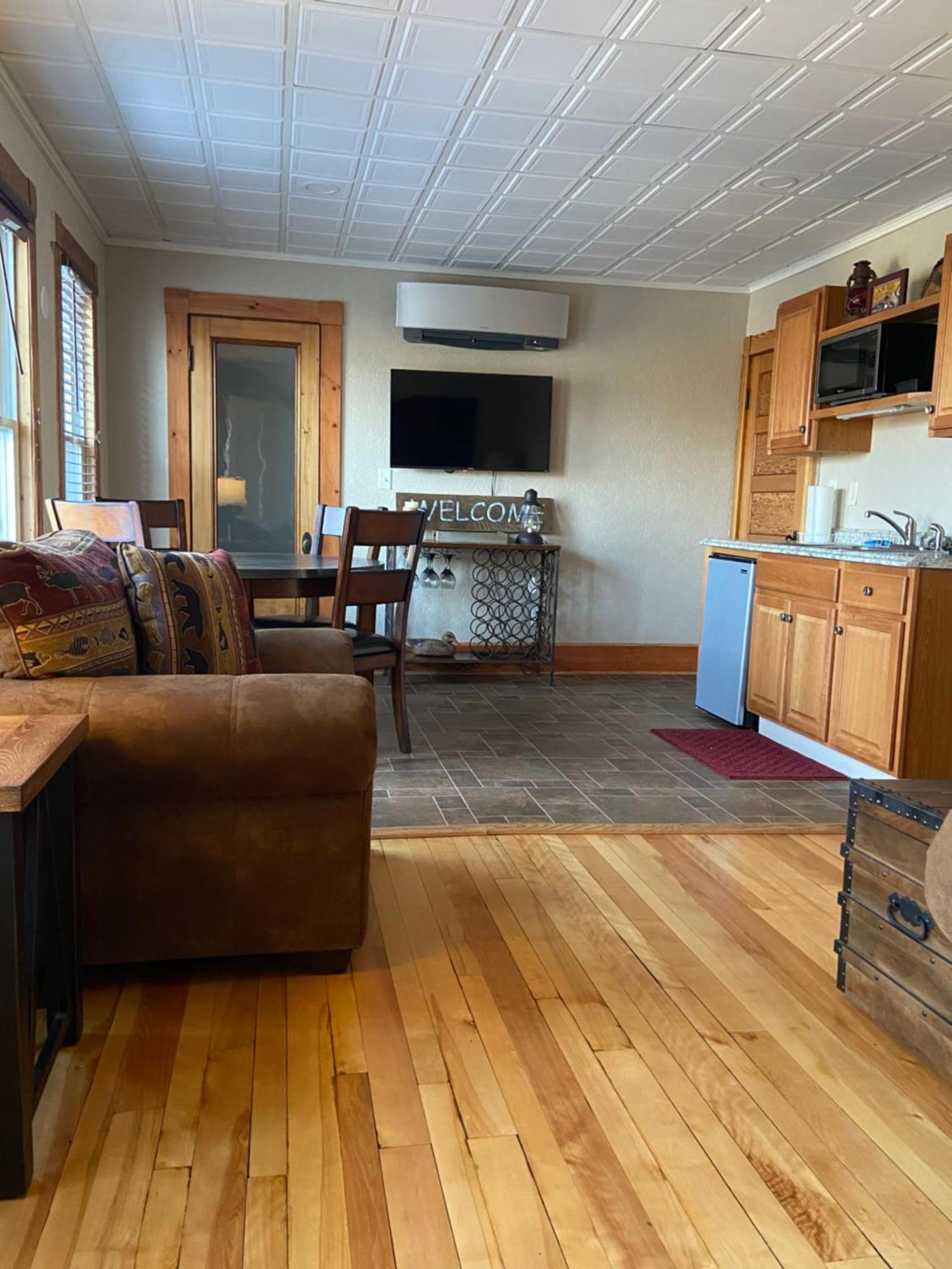 Tavern - Country Suite Newport ภายนอก รูปภาพ