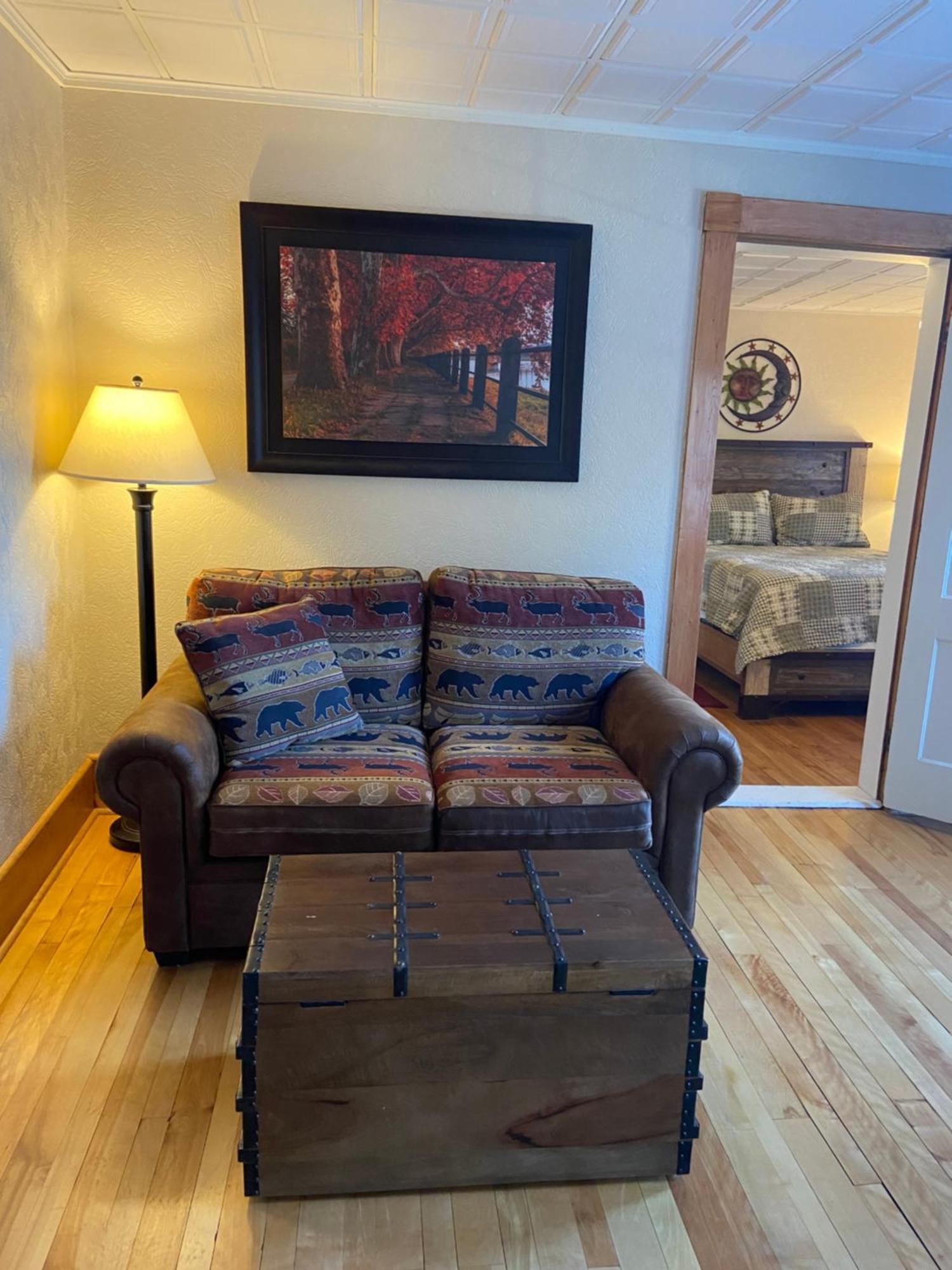 Tavern - Country Suite Newport ภายนอก รูปภาพ