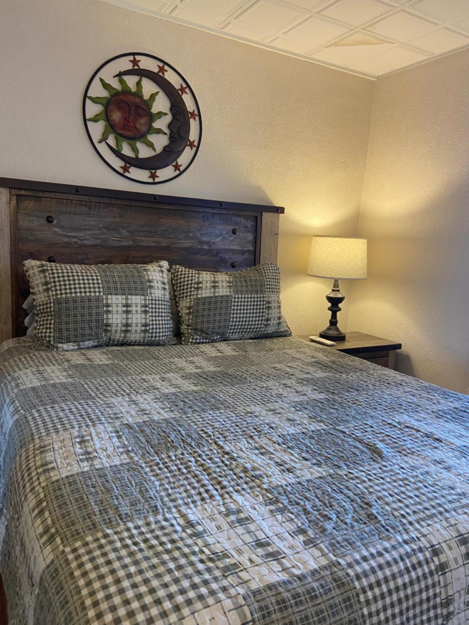 Tavern - Country Suite Newport ภายนอก รูปภาพ